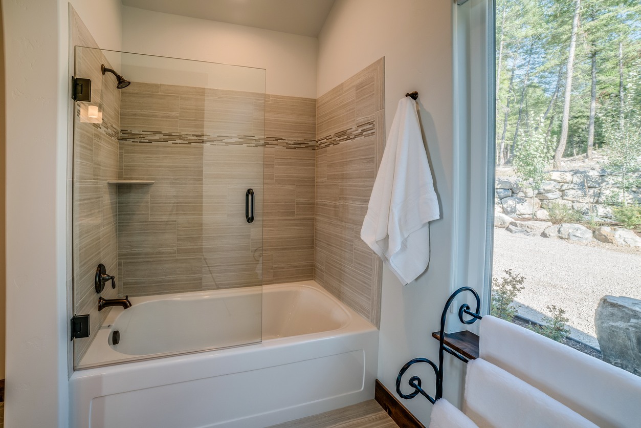 Shower & Tub Repair in Longoria